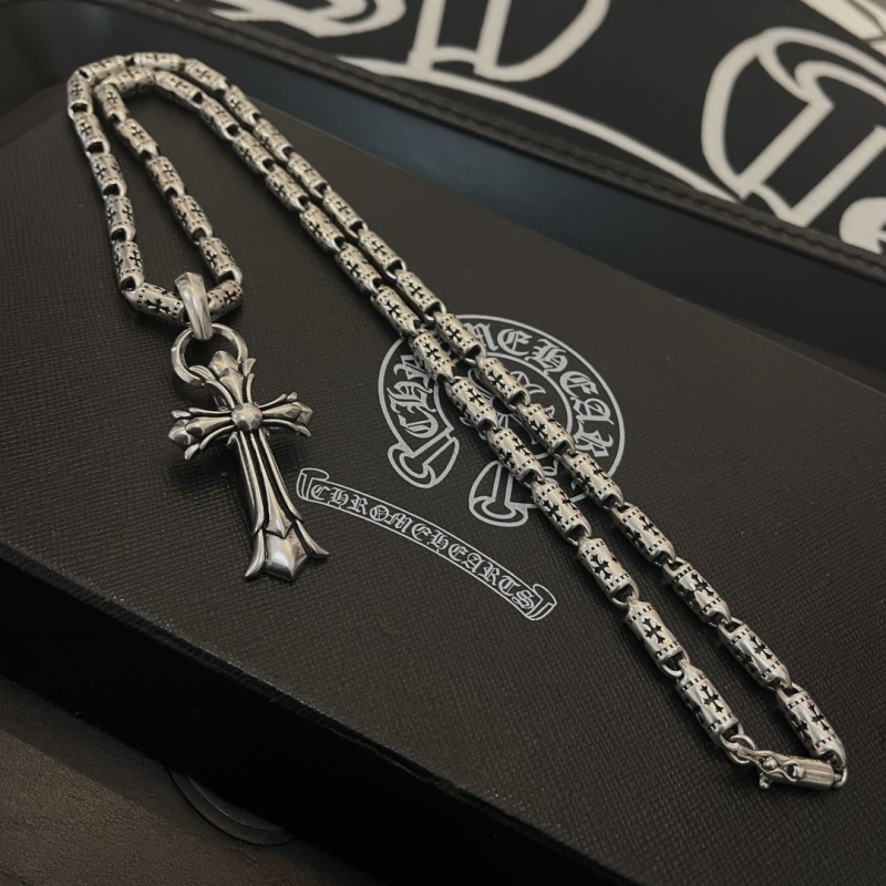 Ch*0me He**ts necklaces